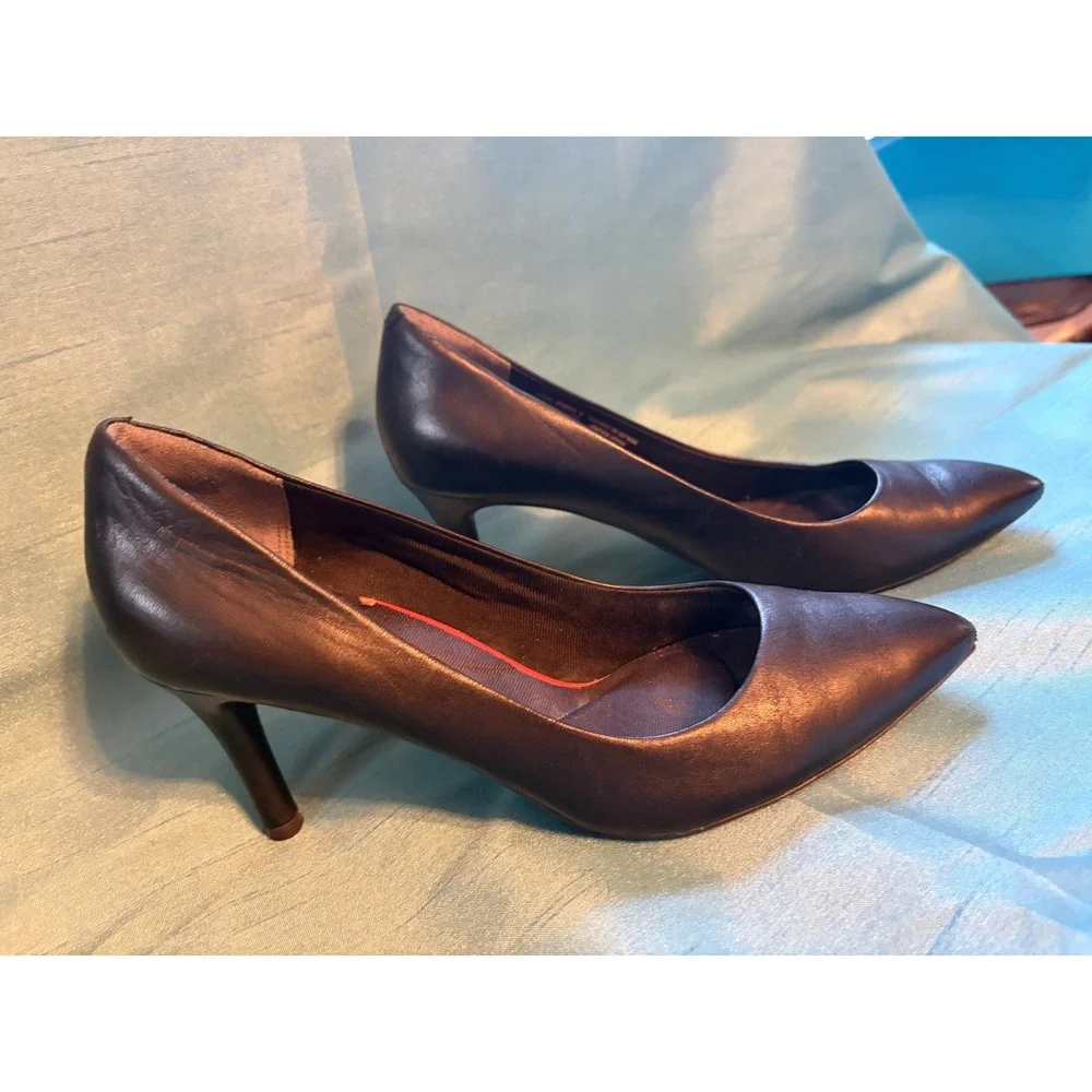 Rockport Total Motion Pump Women 8 Black Leather Corporate Core Pointed Toe Heel